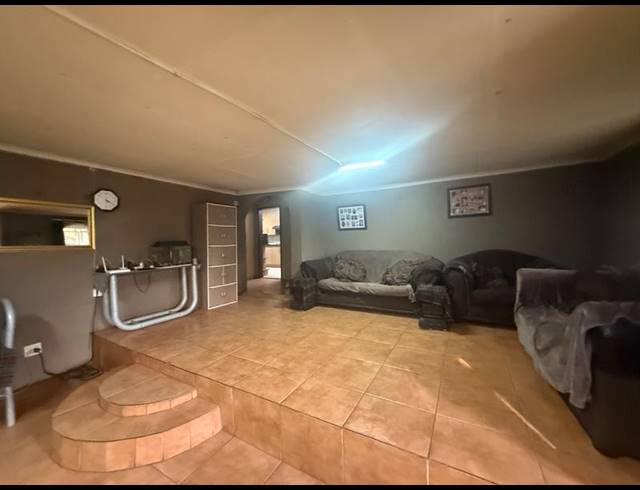 5 BEDROOM HOUSE FOR SALE IN VANDERBIJLPARK CW 5